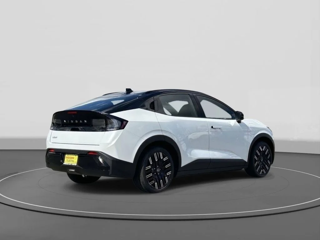 New 2026 Everest White Pearl Tricoat/Black Nissan PLATINUM+ image 4