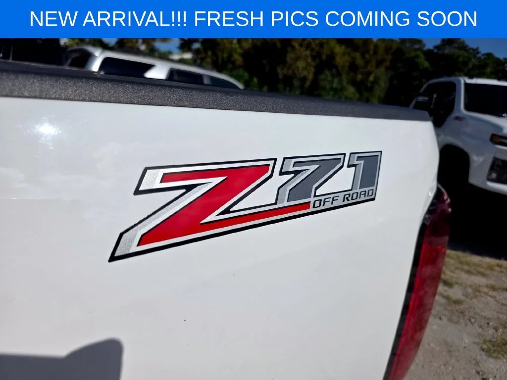 Used 2018 SUMMIT WHITE Chevrolet 4WD Z71 image 13