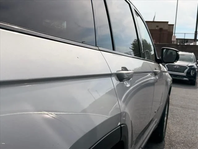 Used 2022 Silver Jeep Laredo image 16