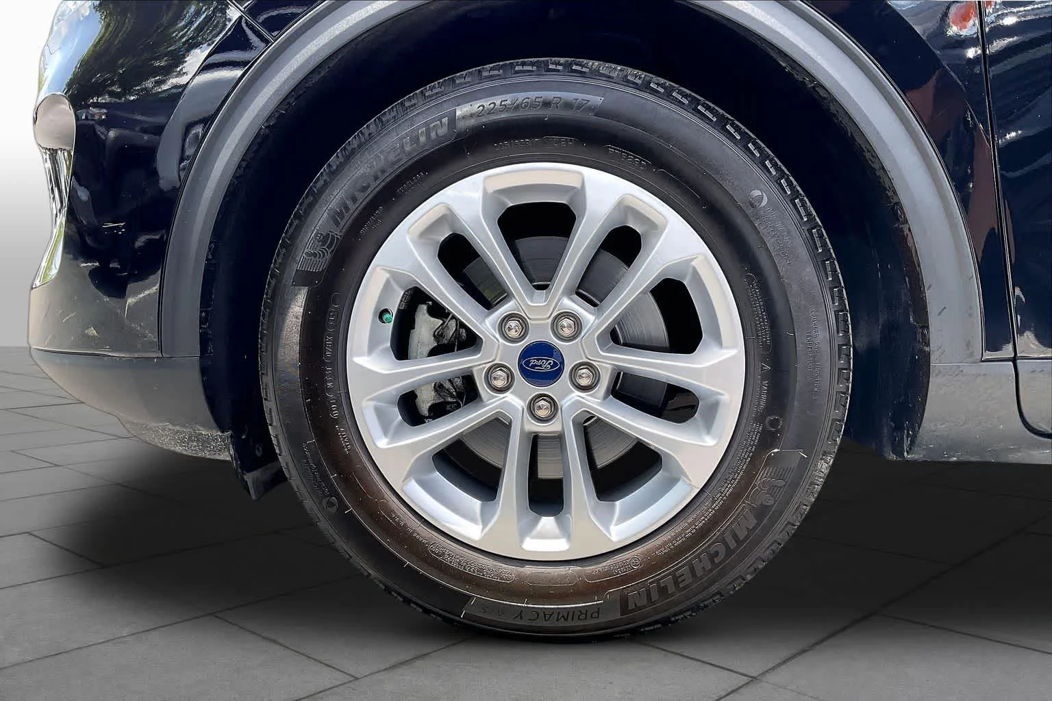 Used 2021 Agate Black Metallic Ford SE image 11