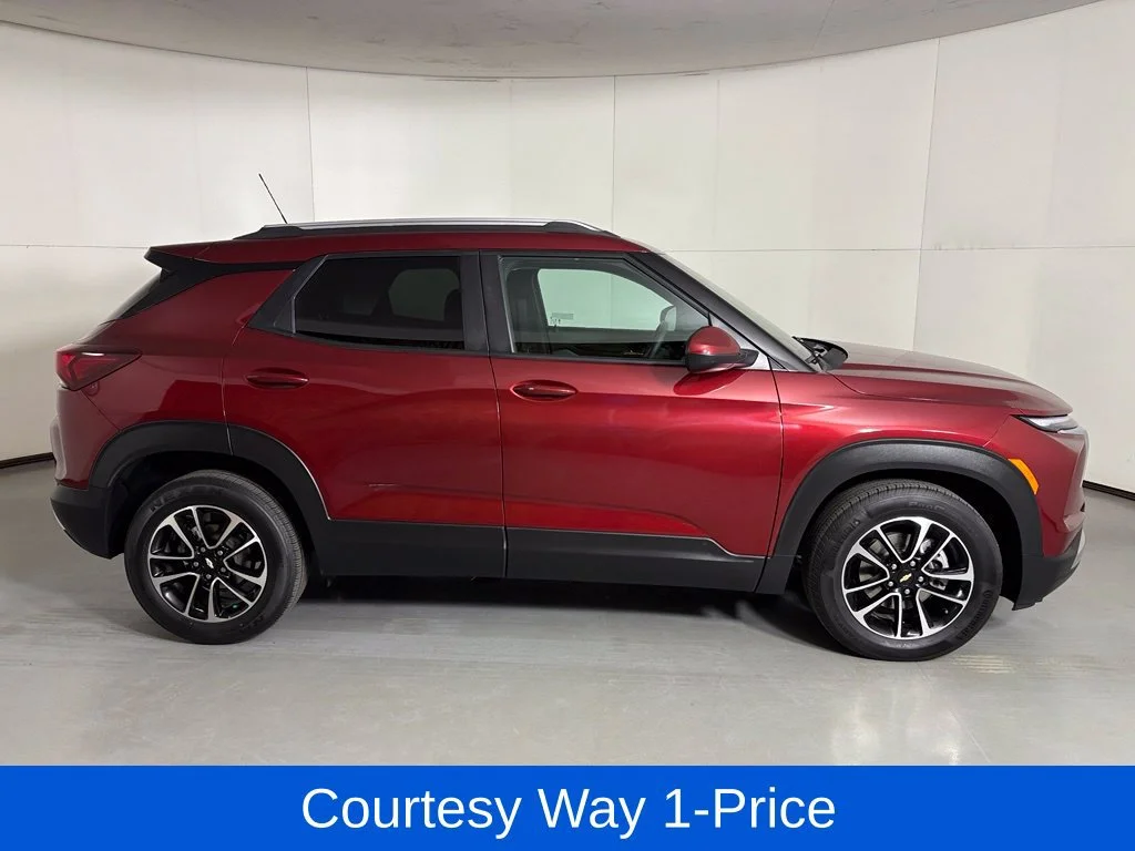 Used 2025 Crimson Metallic Chevrolet LT image 12