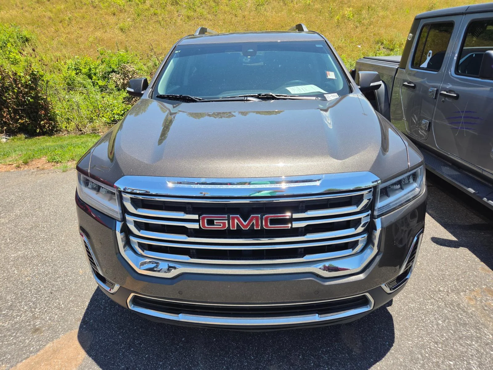 Used 2020 SMOKEY QUARTZ METALLIC GMC SLT image 2