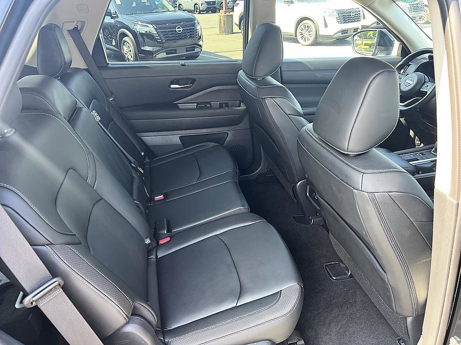 Used 2025 Super Black Nissan SL image 16