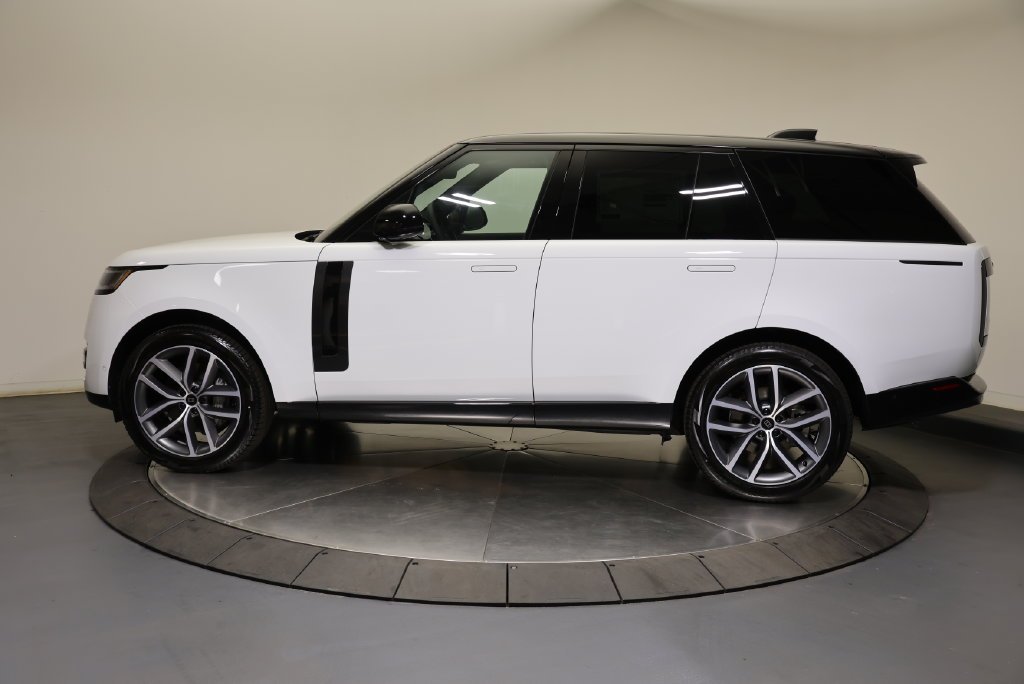 New 2027 Fuji White Land Rover SE image 2