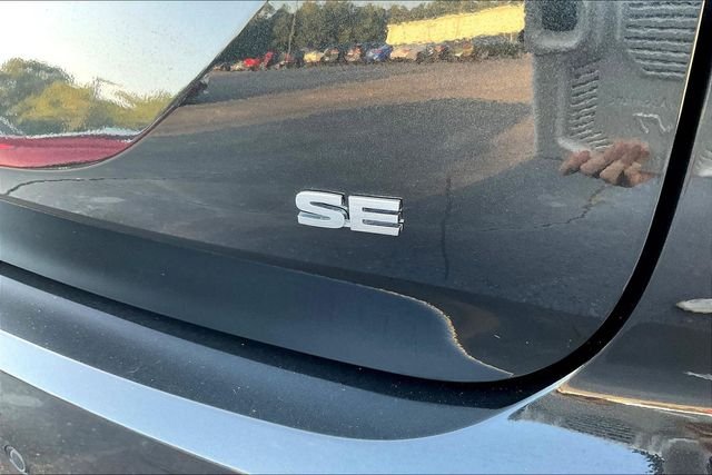 Used 2025  Mitsubishi SE image 26