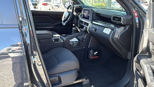 2025 Toyota Tacoma SR5 - Photo 11