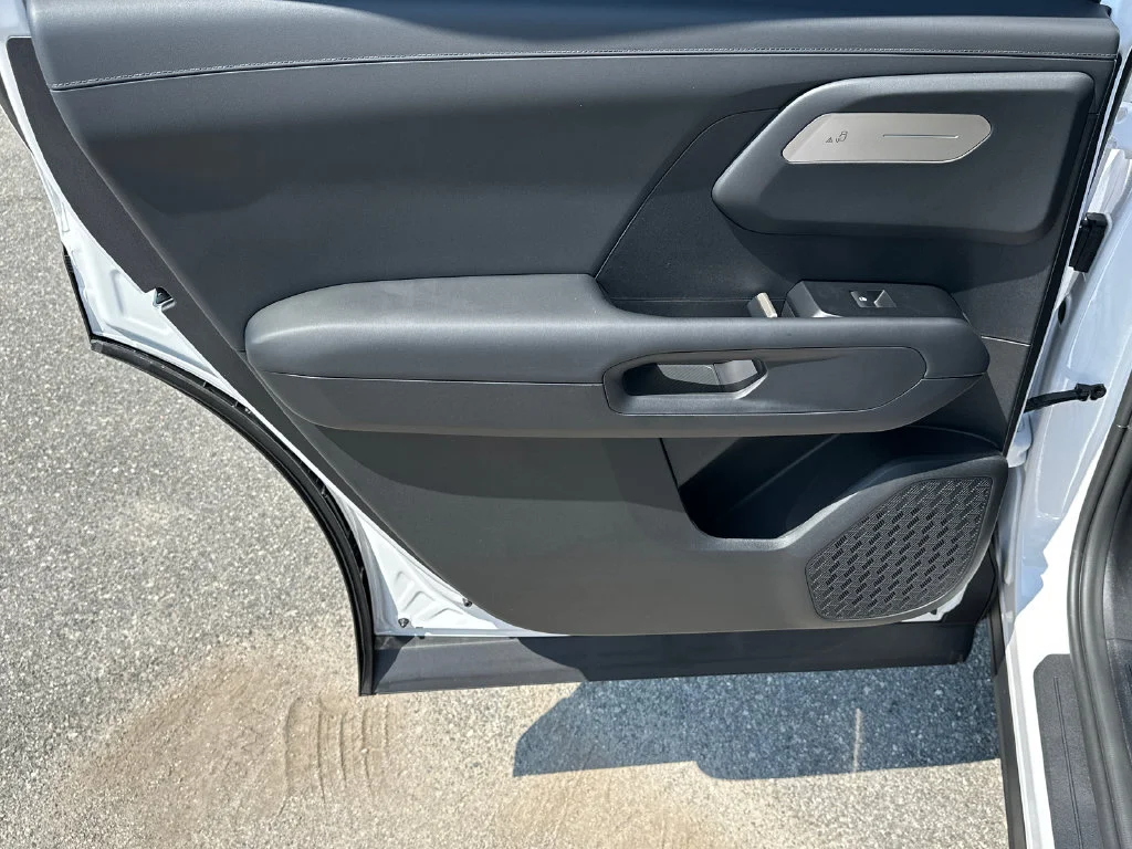 New 2027 White Kia S image 23