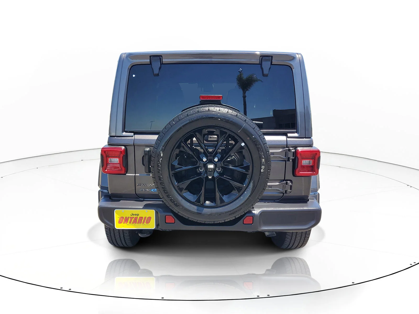 Certified Used 2025 Gray Jeep Sahara 4xe image 4