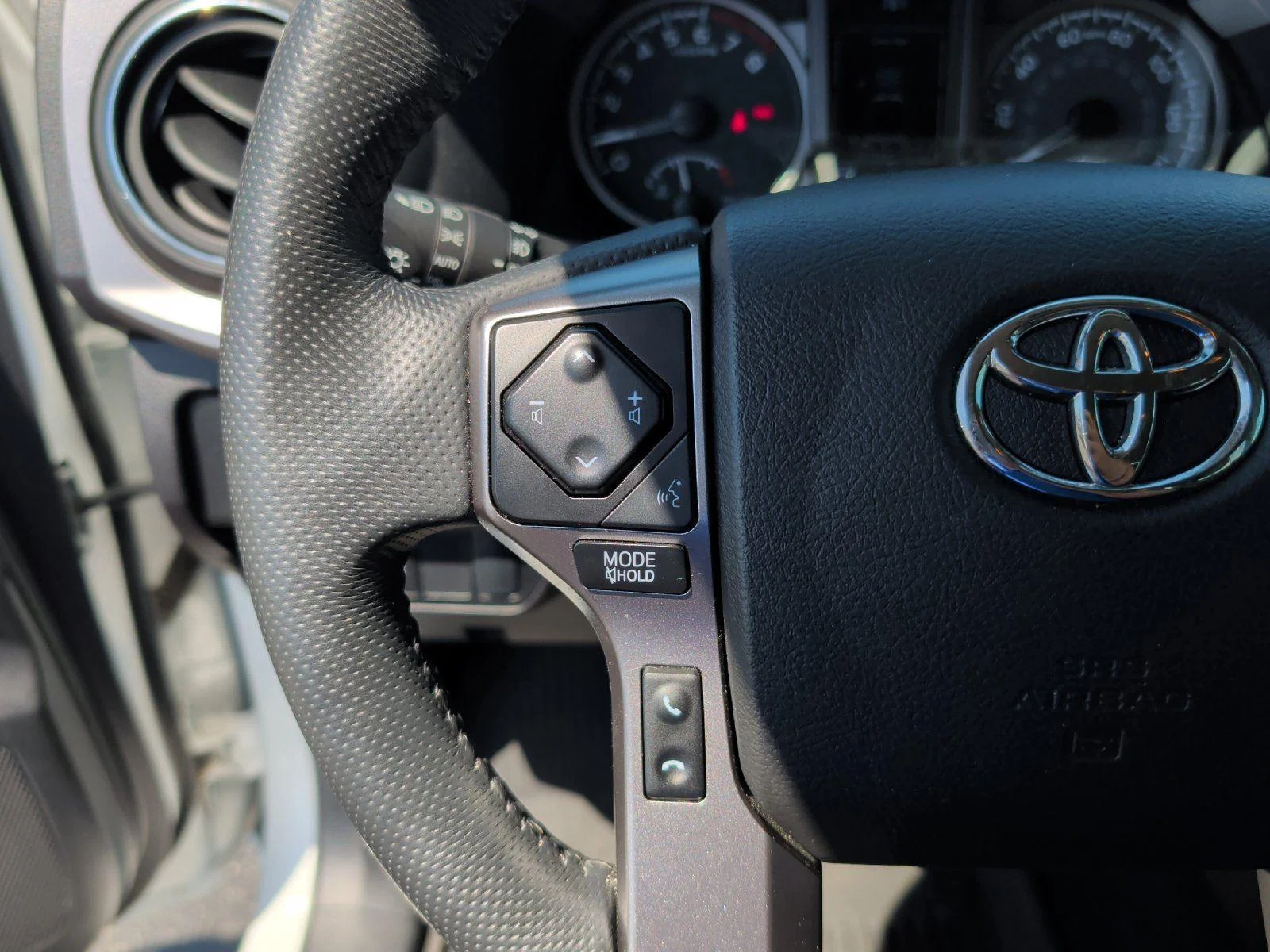 Used 2023 Ice Cap Toyota SR5 image 19