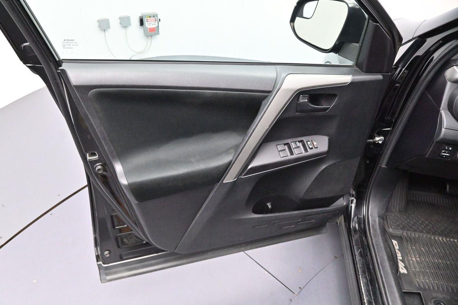 Used 2018 Black Toyota LE image 9