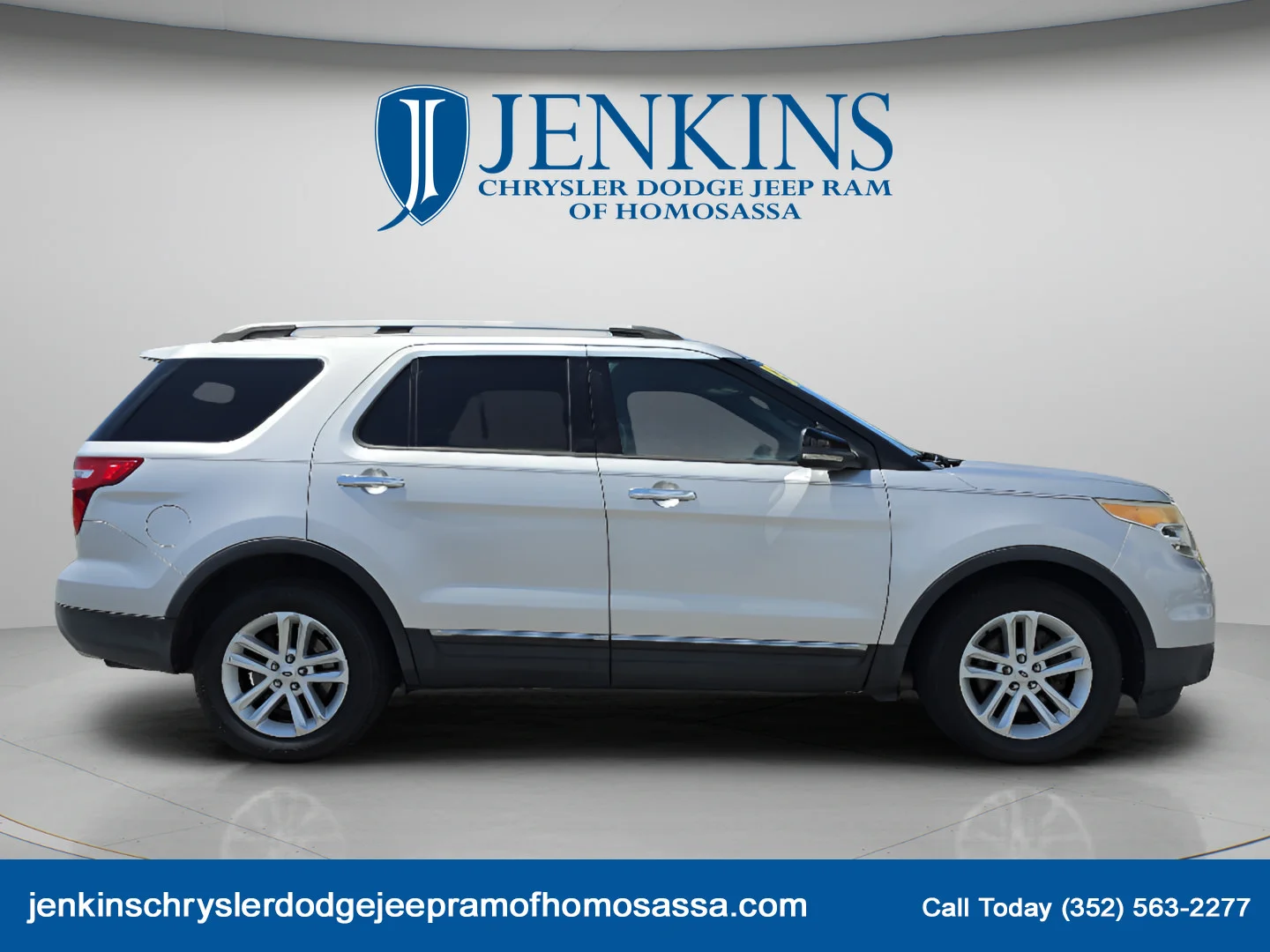 Used 2013 Ingot Silver Ford XLT image 3