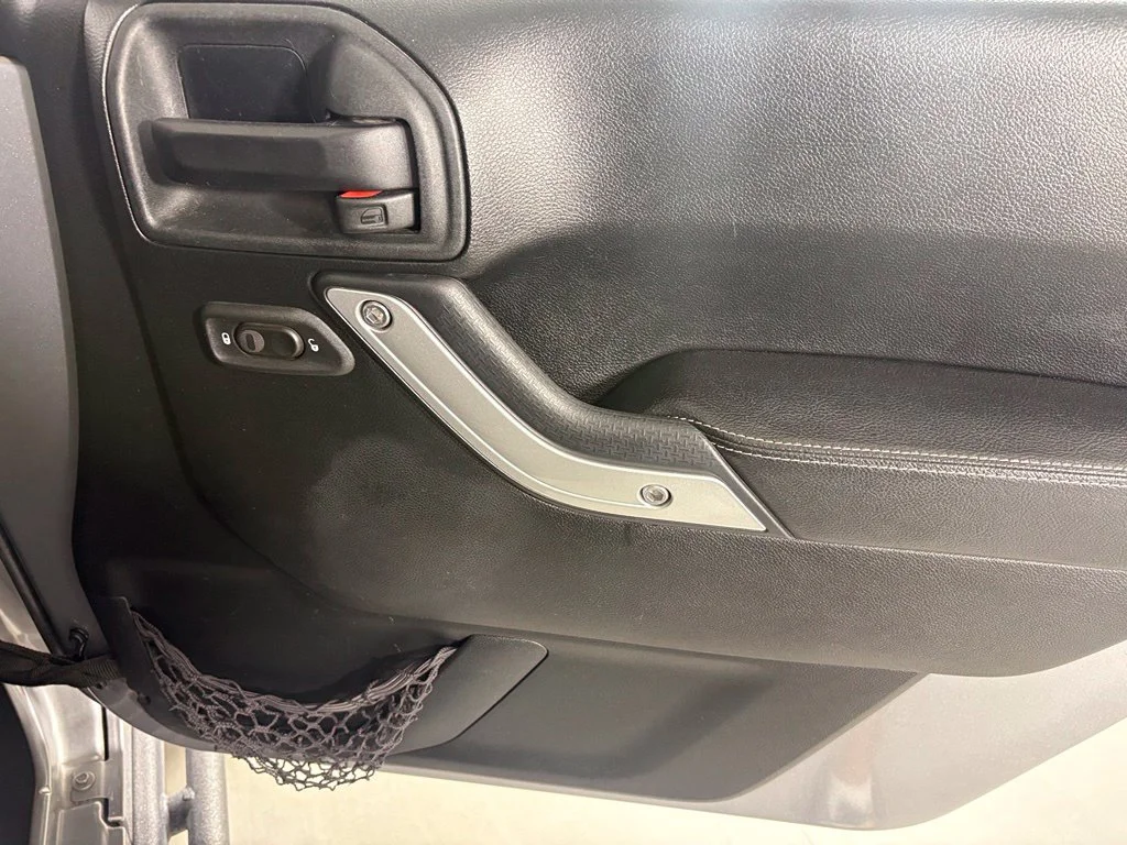 Used 2016 Silver Jeep Unlimited Rubicon image 12