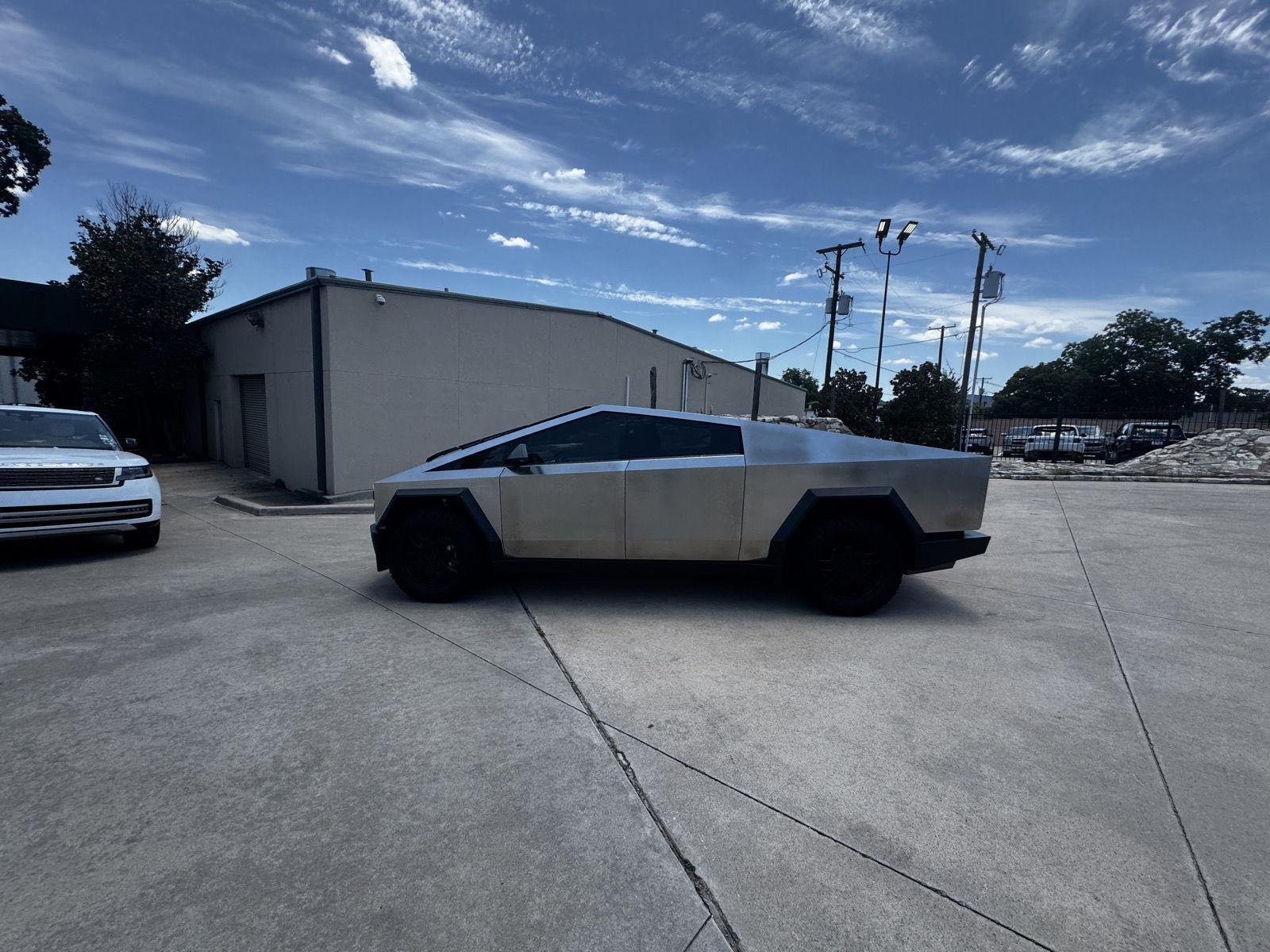 2024 Tesla Cybertruck All-Wheel Drive's photo