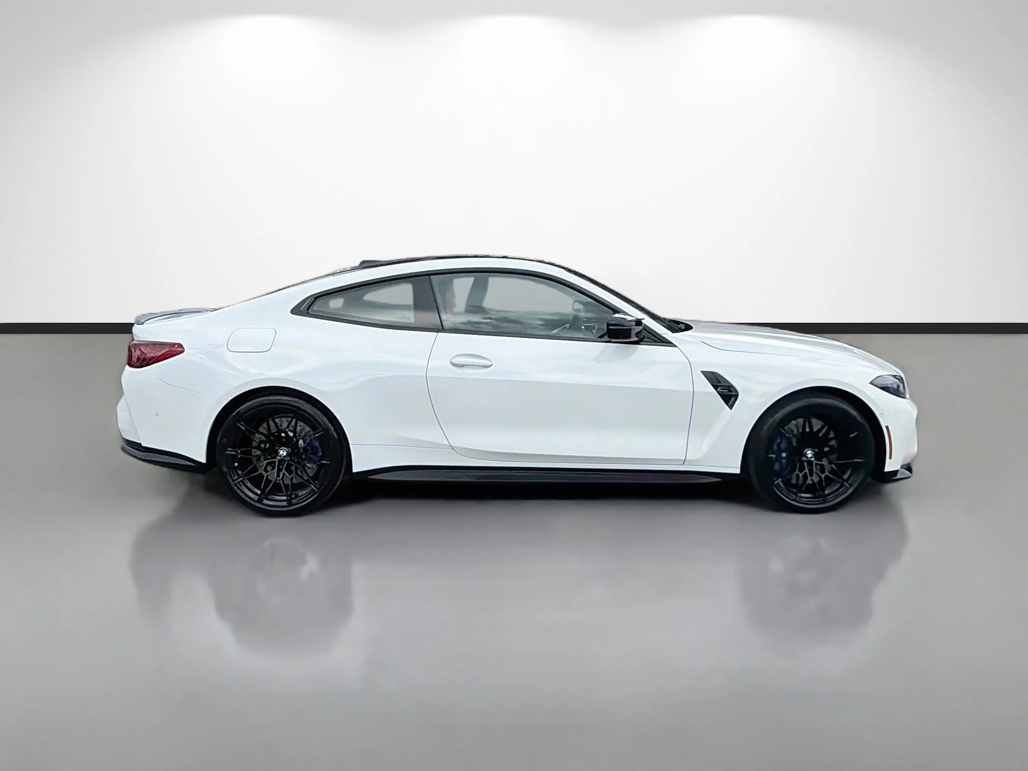 New 2027 Alpine White BMW Competition xDrive image 2