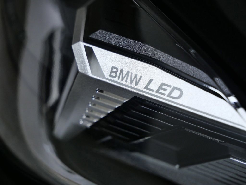 Used 2026 Black Sapphire Metallic BMW xDrive40 image 5