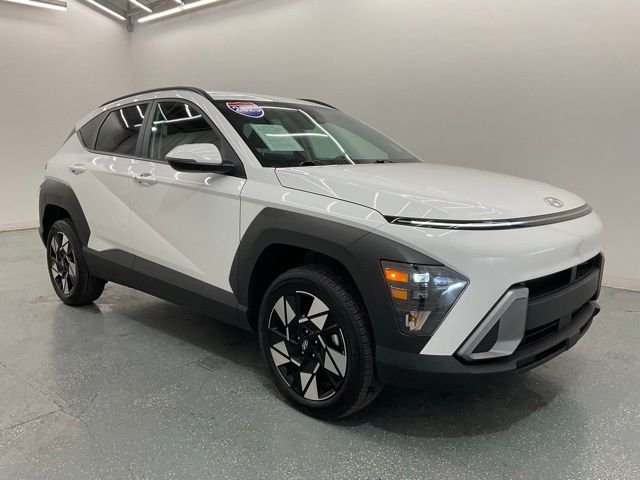 Used 2025 White Hyundai SEL image 8