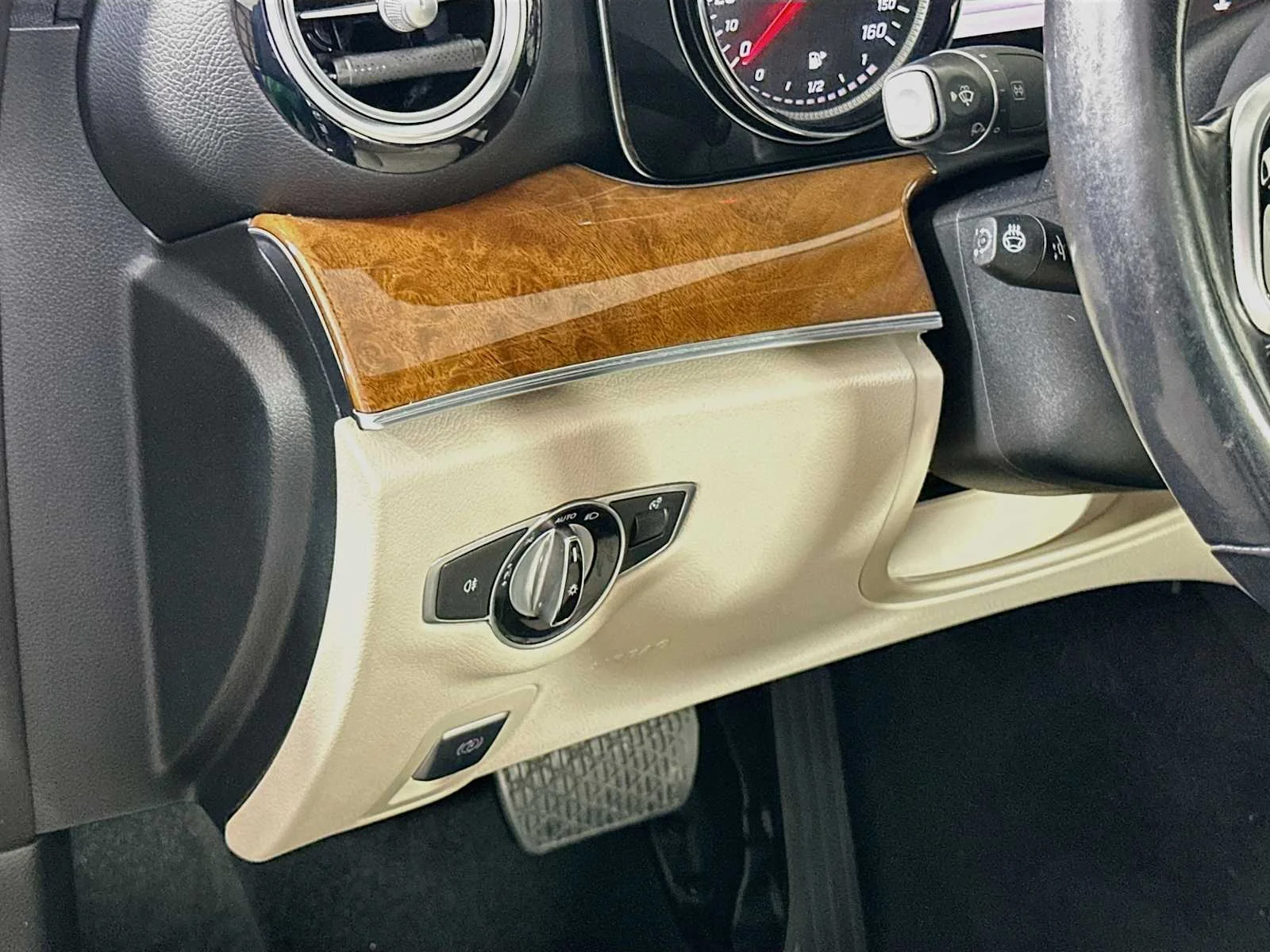 Used 2019 Lunar Blue Metallic Mercedes-Benz E 300 image 8