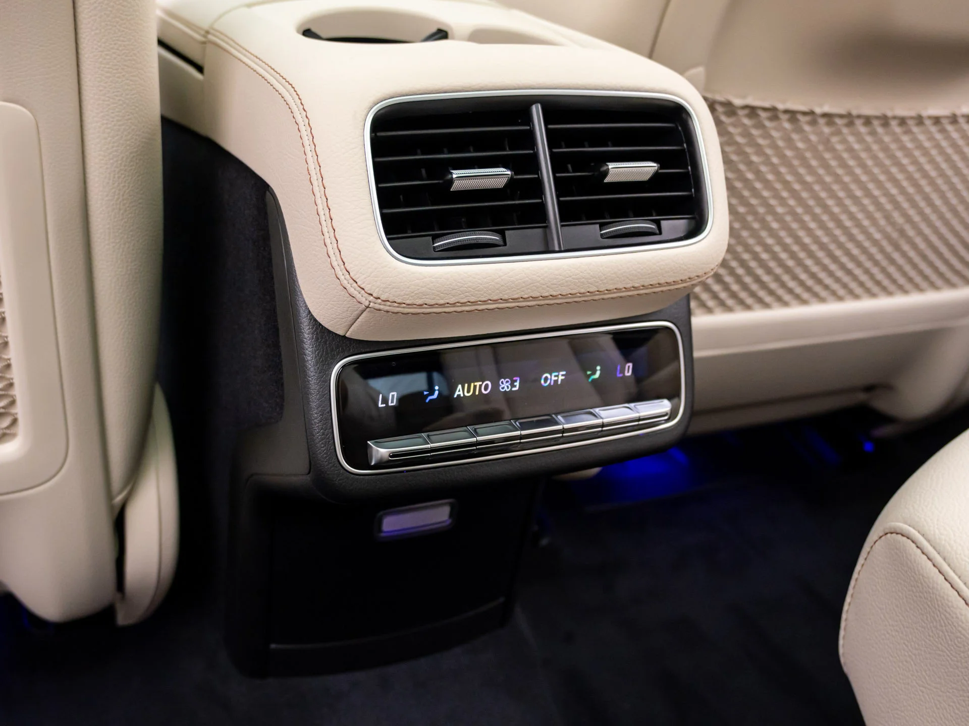 New 2027 White Mercedes-Benz GLS 450 image 22