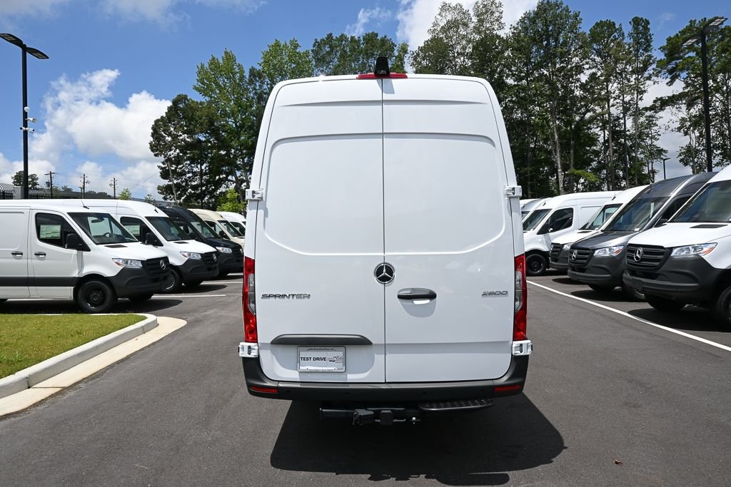New 2026 Arctic White Mercedes-Benz Cargo 170 WB image 25