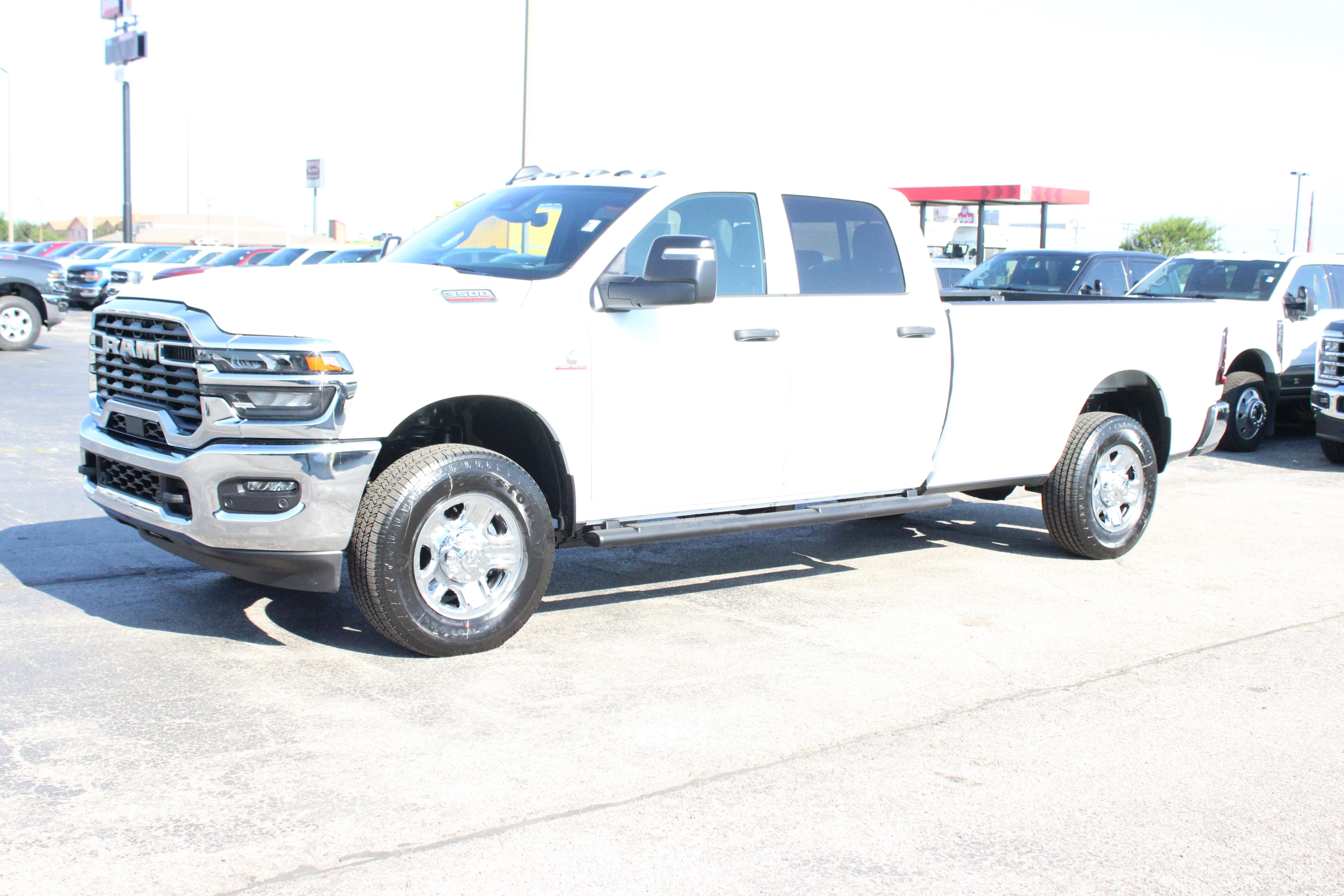 New 2026 Bright White Clear-Coat Exterior Paint RAM Tradesman image 4
