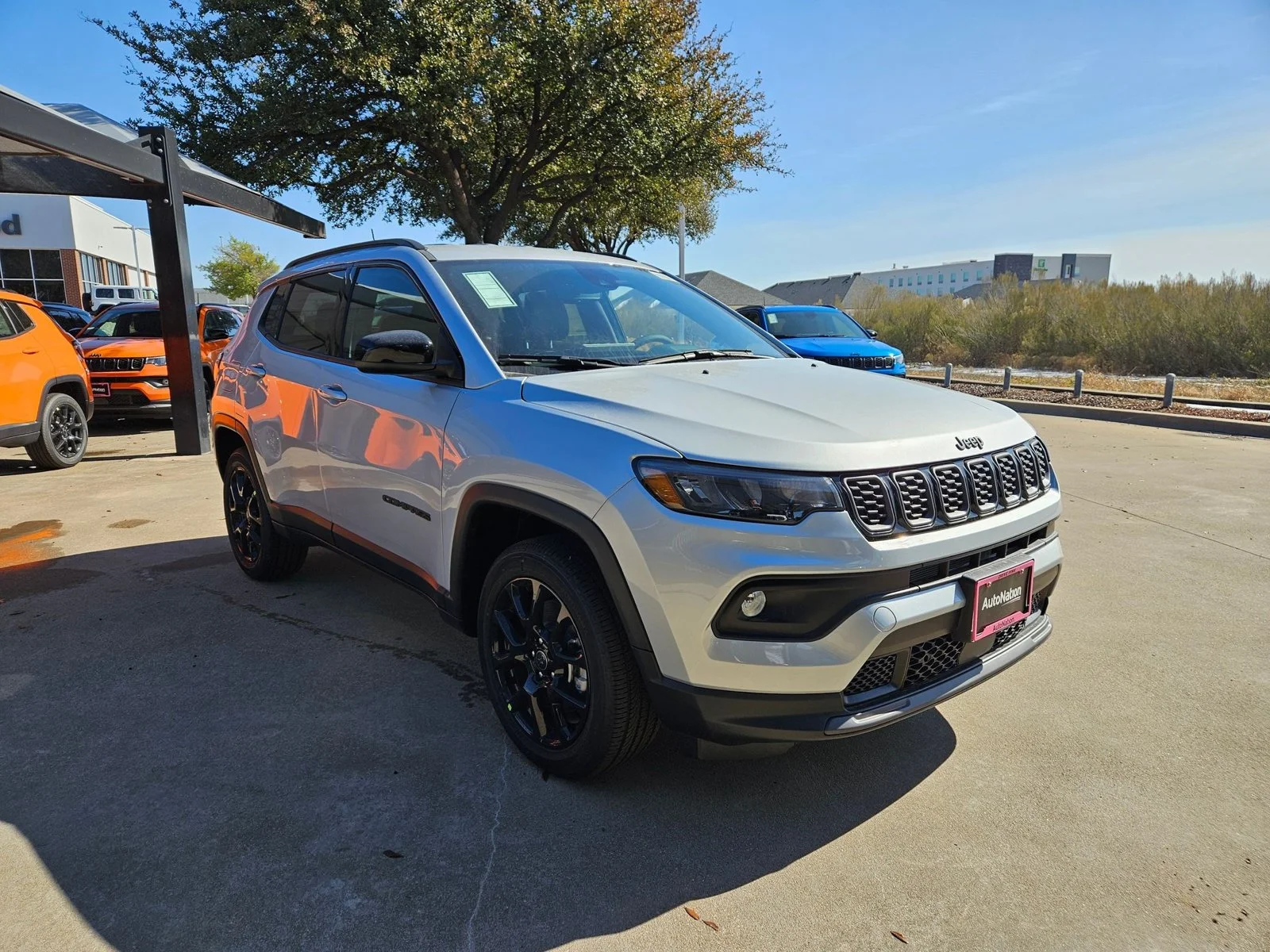 New 2026 Silver Zynith Metallic Clearcoat Jeep Latitude Altitude image 7