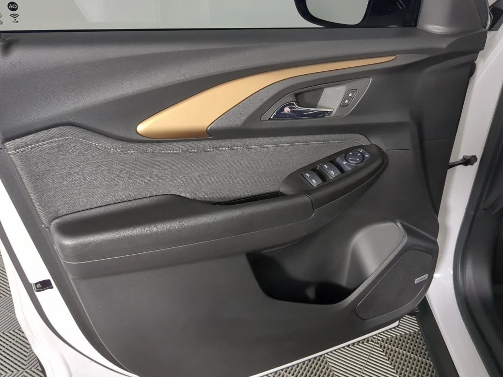 Used 2023 White Chevrolet ACTIV image 11