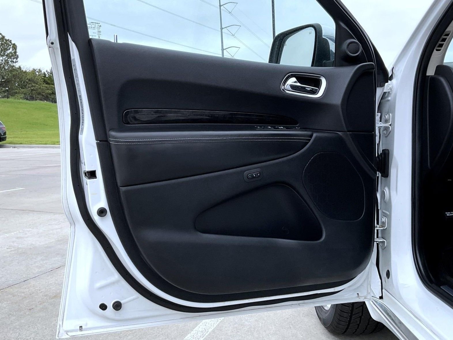 Used 2016 White Dodge Citadel image 9