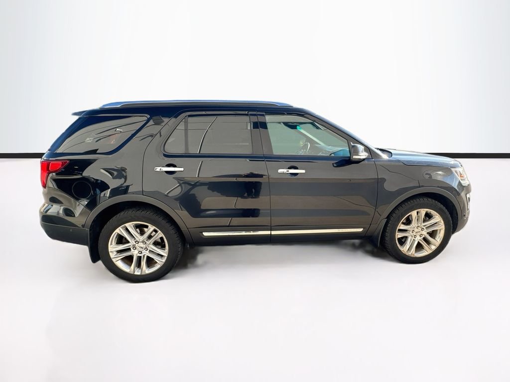 Used 2016  Ford Limited image 4