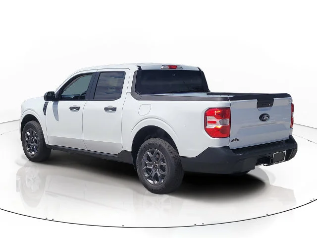 New 2026 Oxford White Ford XLT image 7