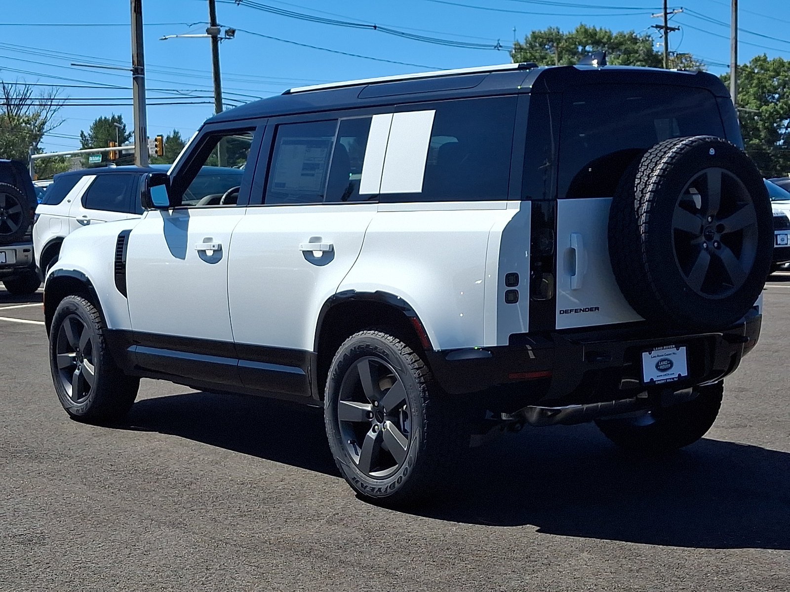 New 2026 Fuji White Land Rover X-Dynamic SE image 4