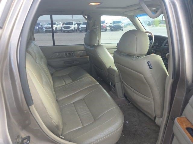 Used 2001 Tan INFINITI Luxury image 18