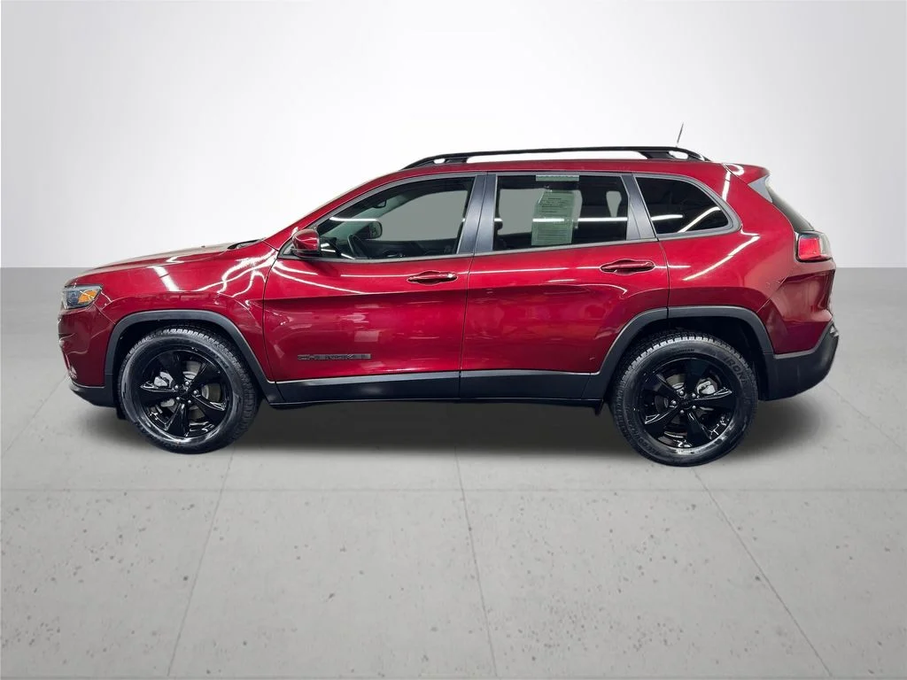 Used 2021 Red Jeep Altitude image 3