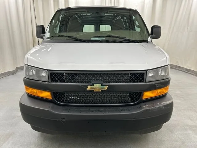 New 2026 Summit White Chevrolet WT image 13