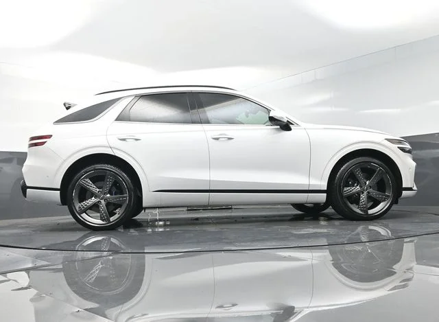Used 2025 White Genesis 3.5T Sport image 37
