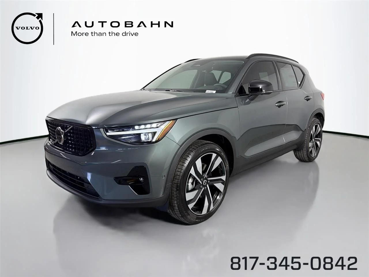2026 Volvo XC40 B5 Plus Dark AWD's photo