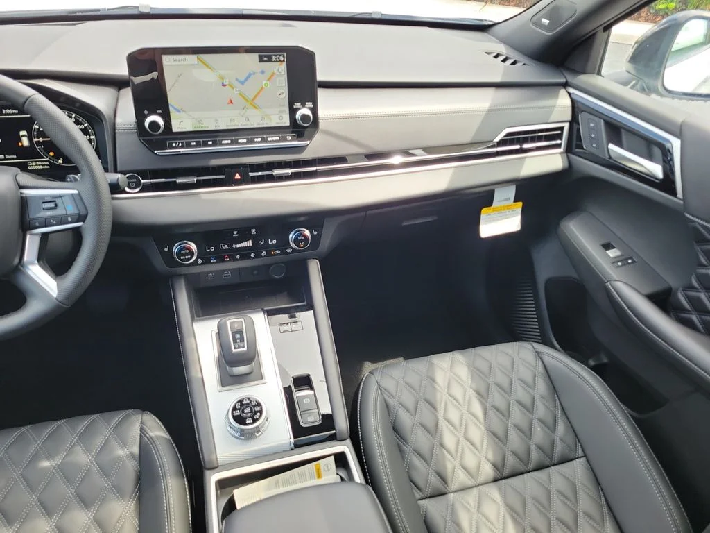 New 2026 White Nissan Platinum image 17