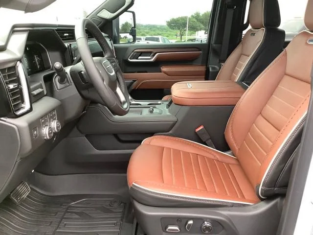 2026 GMC Sierra 3500HD Denali Ultimate - Photo 17