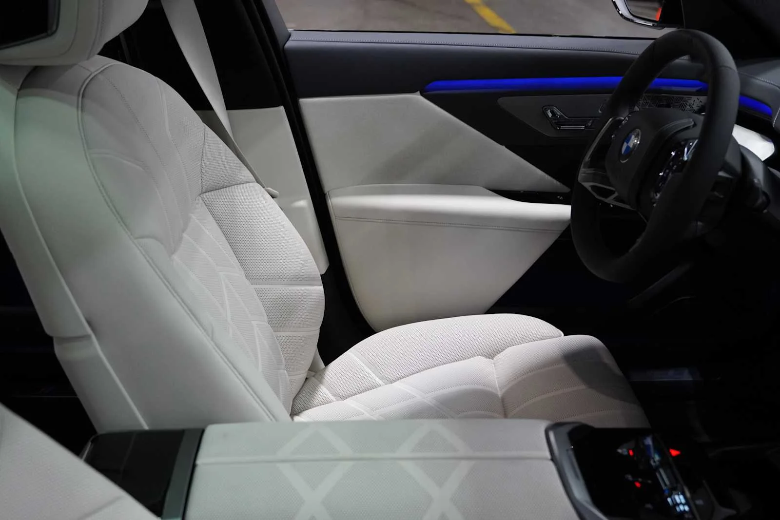 New 2027 Brooklyn Grey Metallic BMW 740i image 11