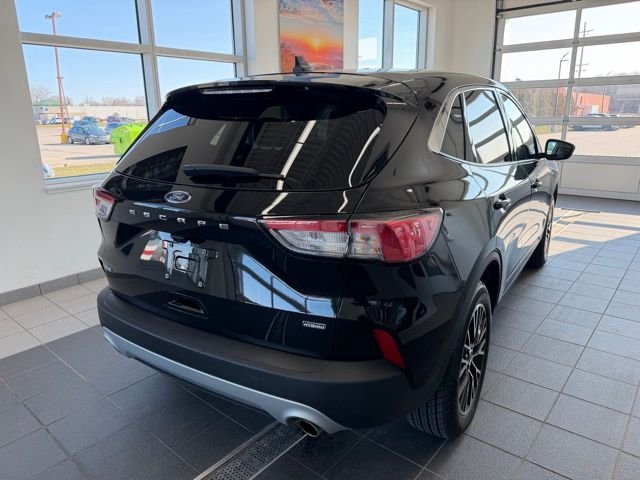 Used 2022 Black Metallic Ford SE image 6