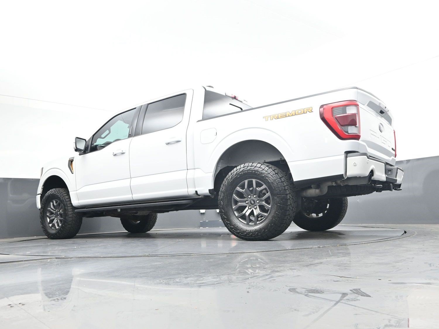 Used 2022 Oxford White Ford Tremor image 33