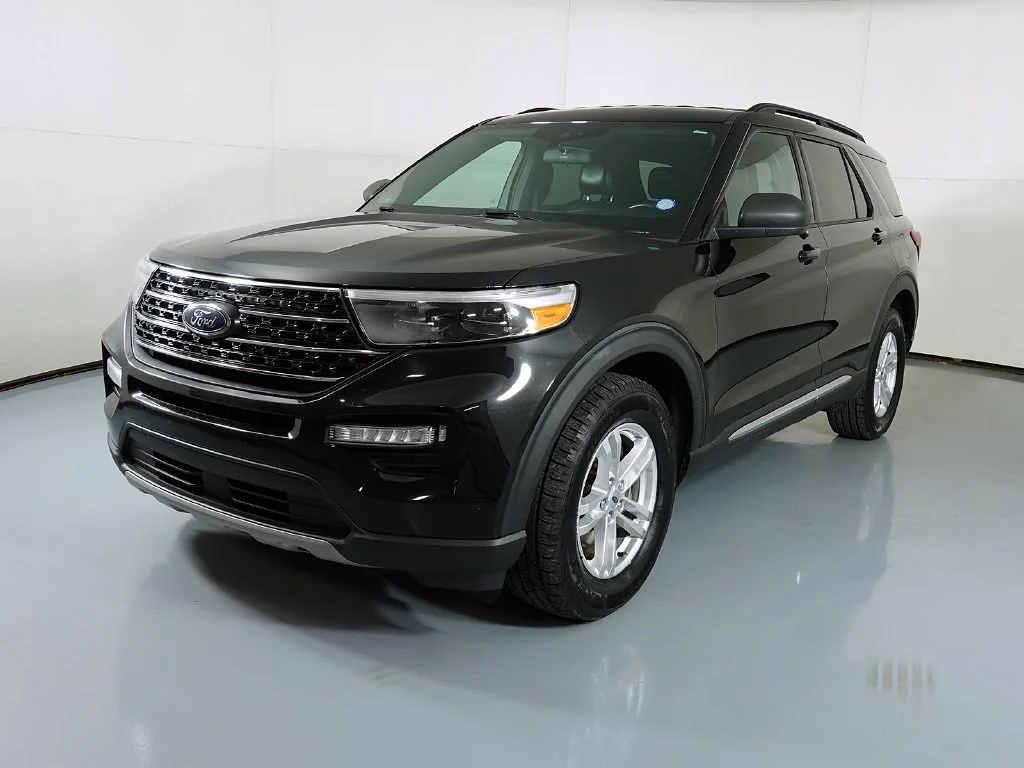 Used 2020 Black Ford XLT image 4