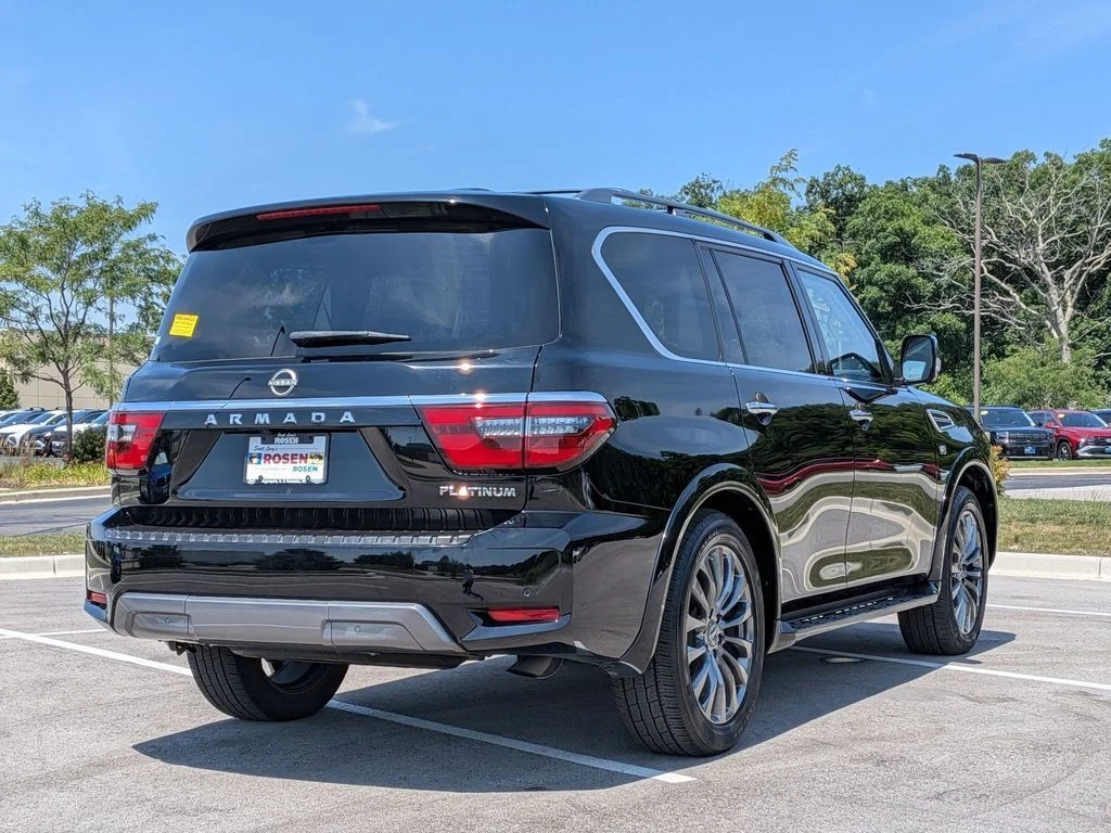 Used 2022 Black Nissan Platinum image 7