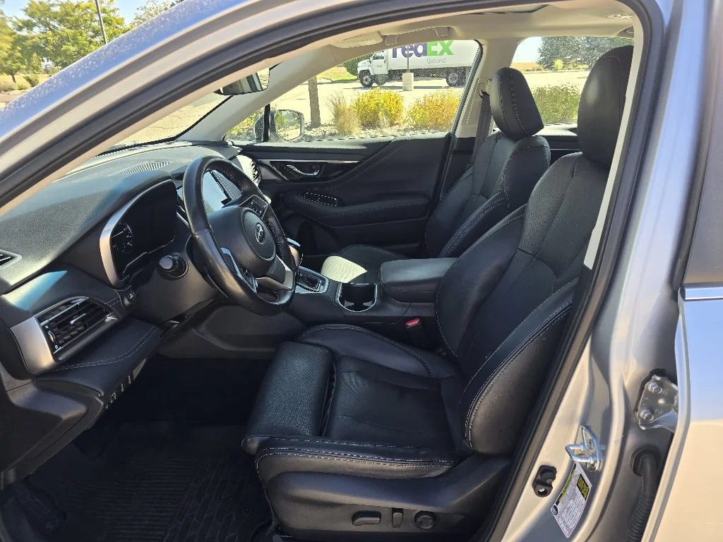 Used 2022 Ice Silver Metallic Subaru Limited image 12