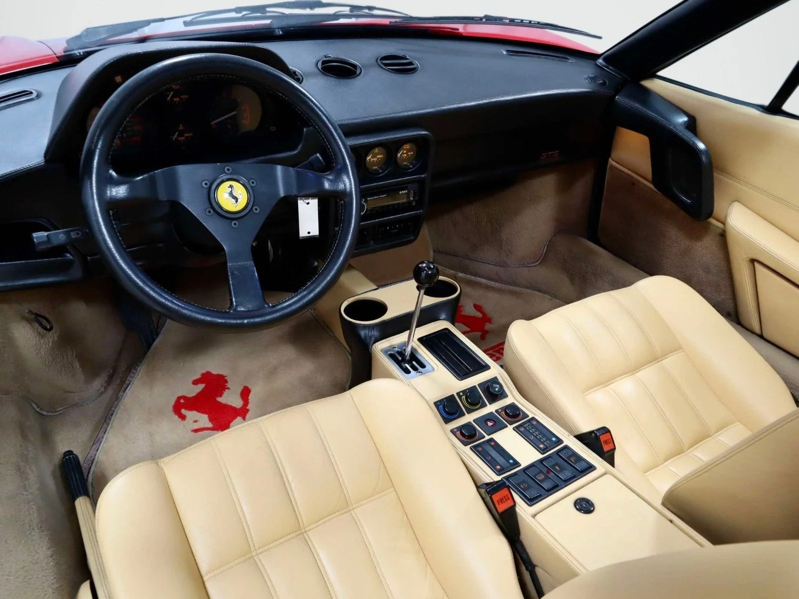 Used 1986  Ferrari  image 30