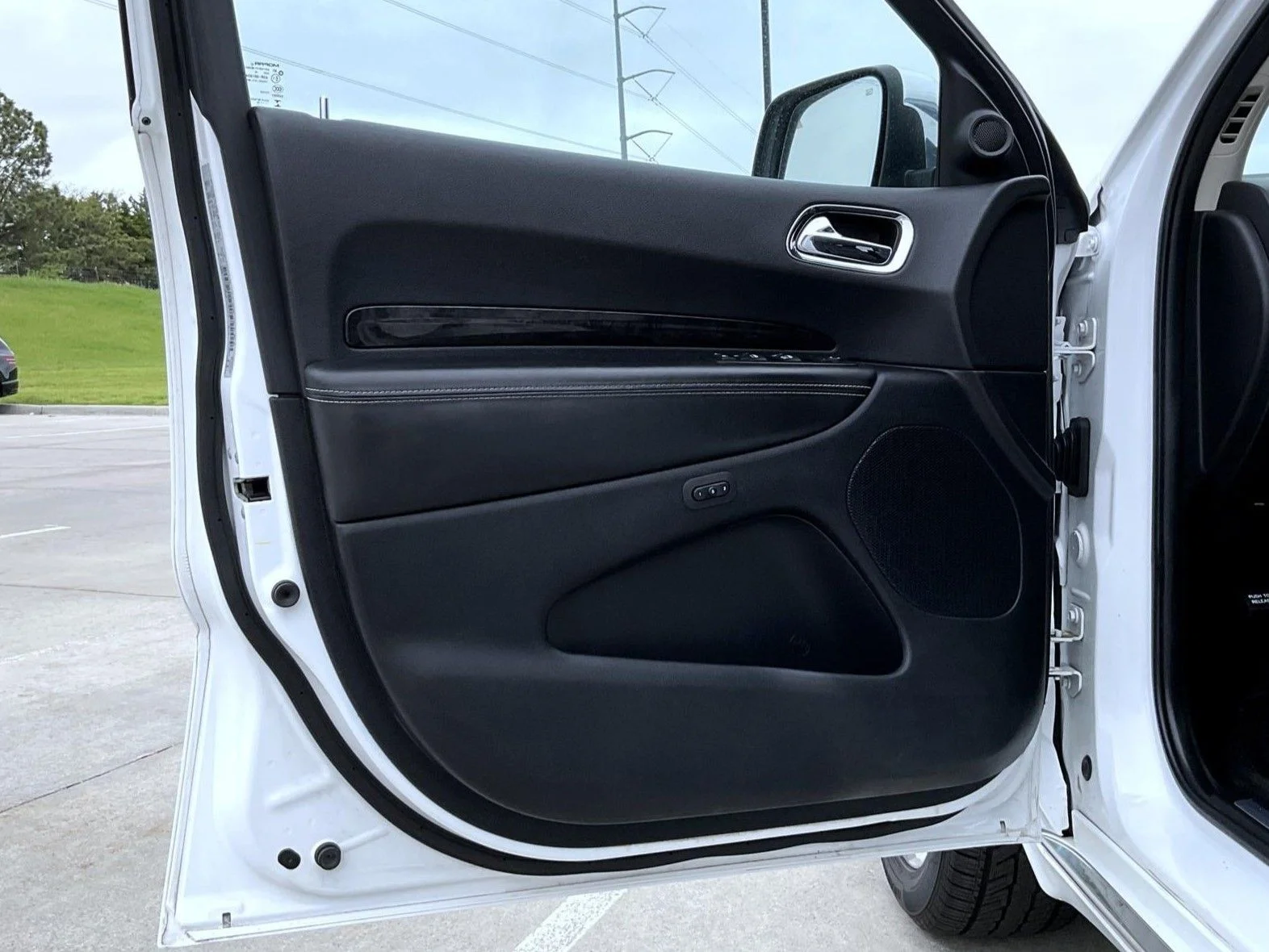 Used 2016 White Dodge Citadel image 9
