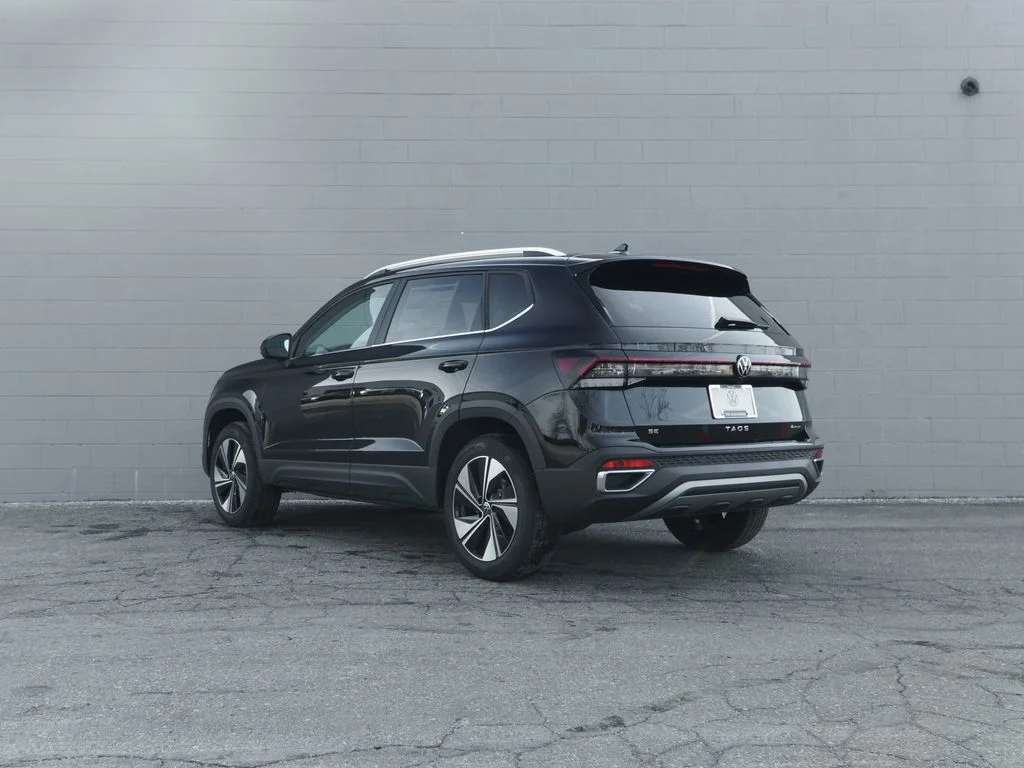 New 2026 Black Volkswagen 1.5T SE image 4