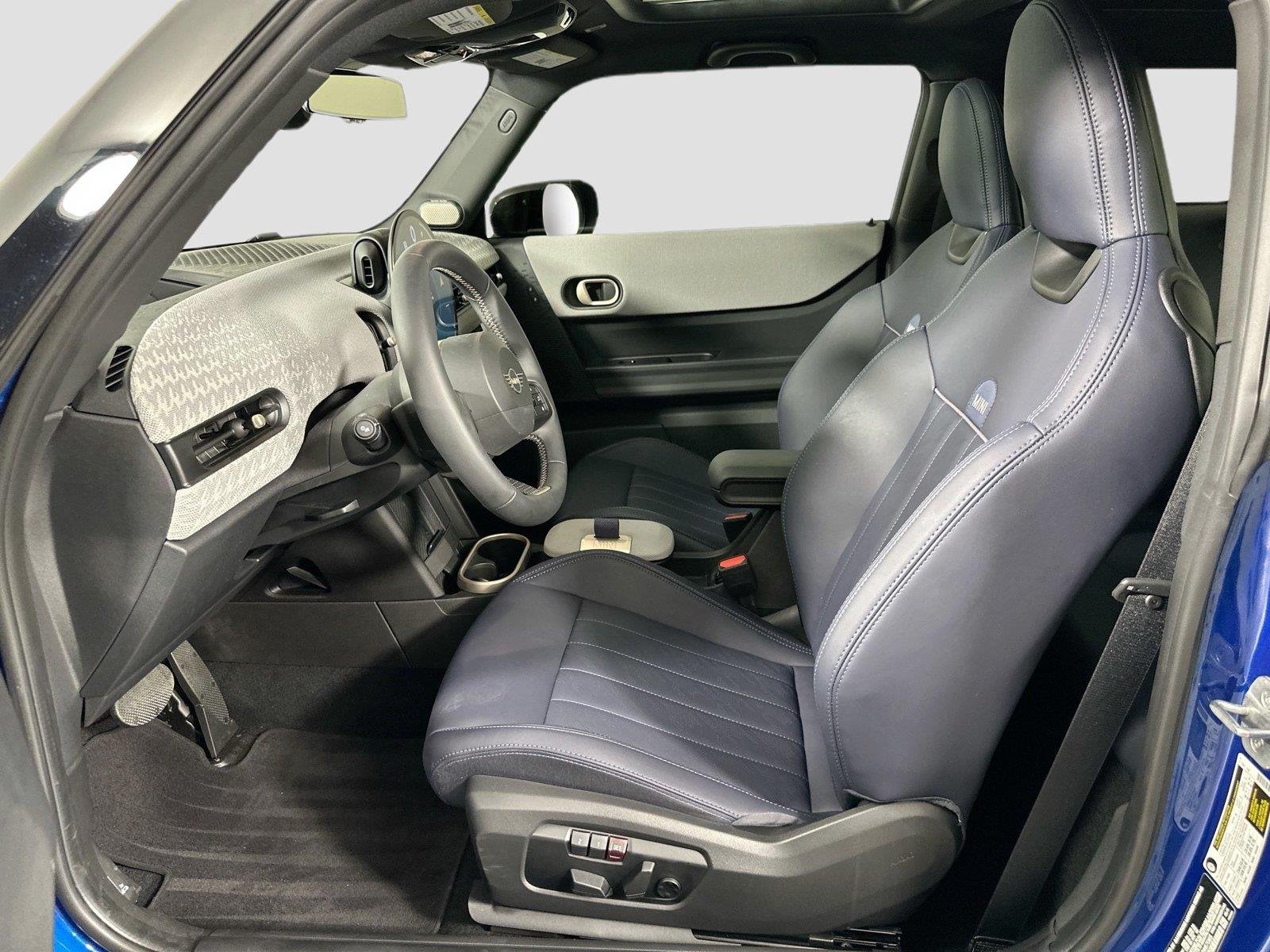 2025 MINI Hardtop 2 Door Base - Photo 16