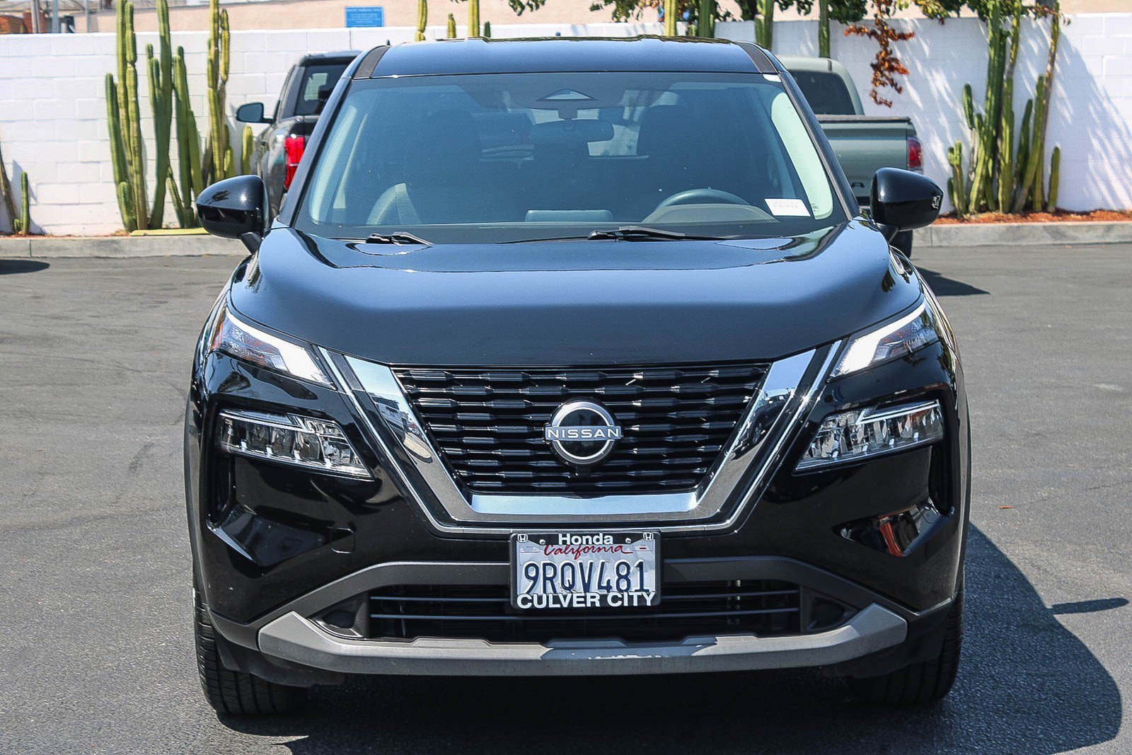 Used 2023 Super Black Nissan SV image 2