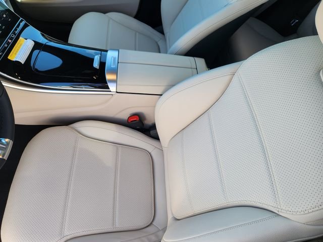 New 2026 Polar White Mercedes-Benz GLC 300 image 8
