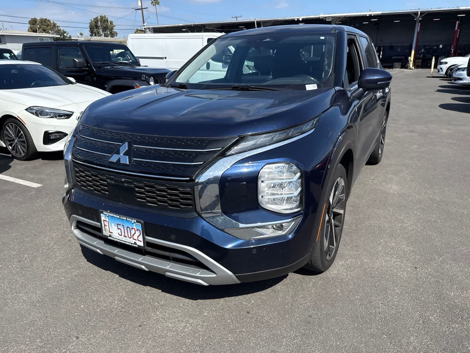 Used 2023 Cosmic Blue Metallic Mitsubishi SE image 2